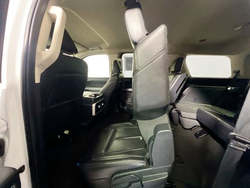 Used 2024 Ford Expedition XLT RWD image 28
