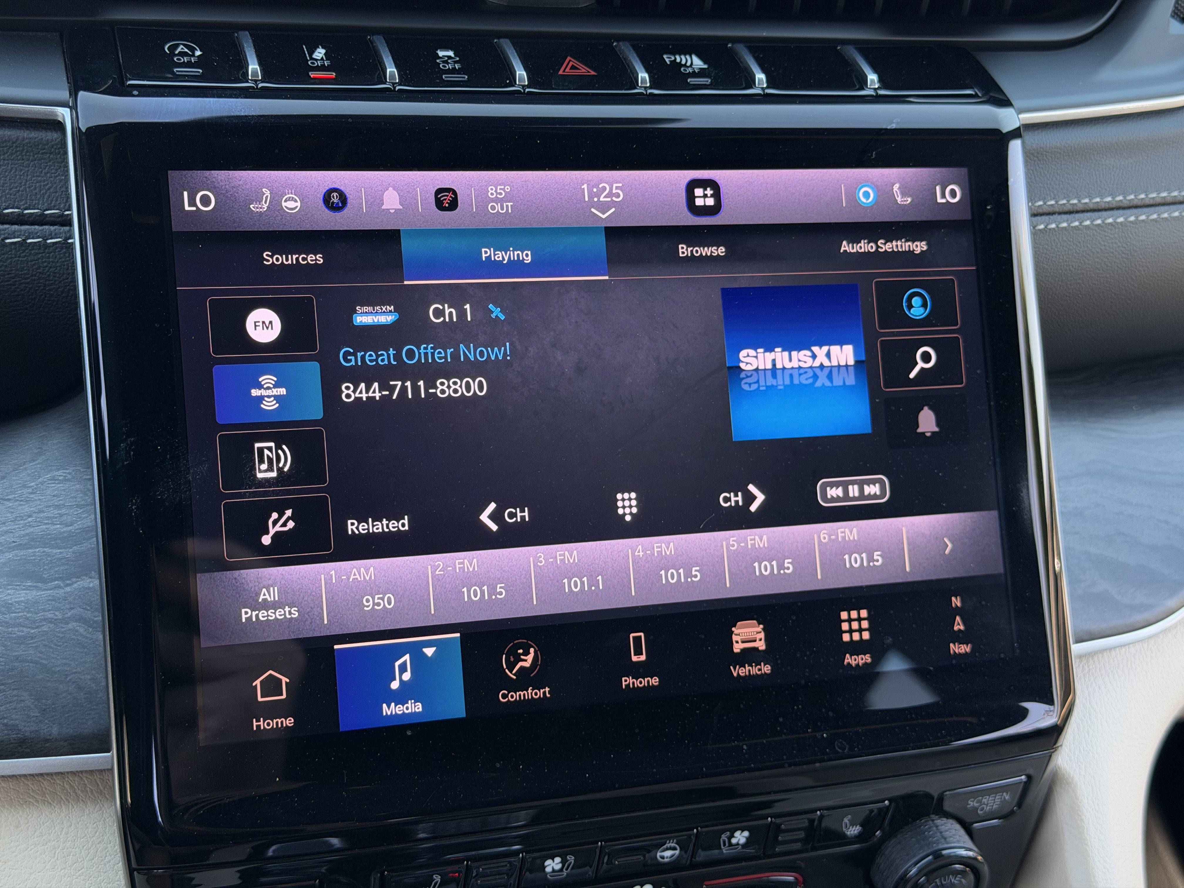 Used 2025 Jeep Grand Cherokee Limited w/ Luxury Tech Group II AWD/4WD image 25