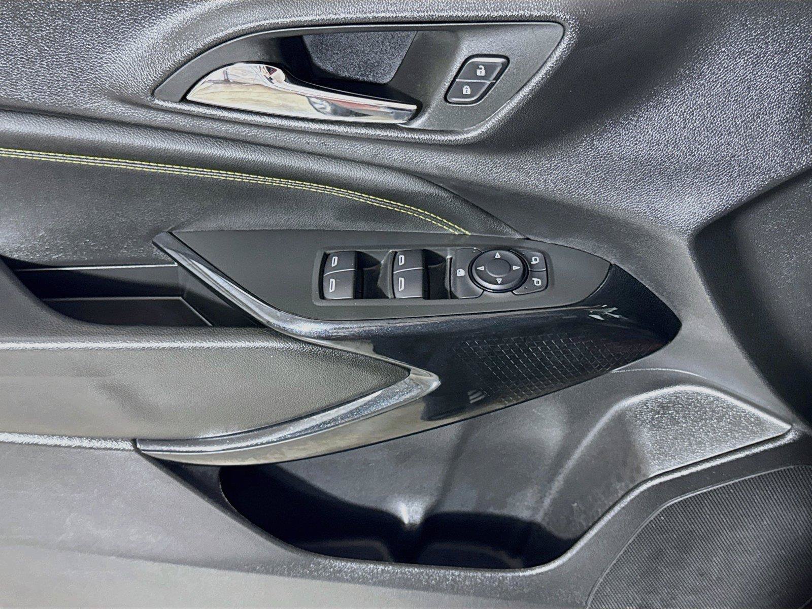Used 2025 Chevrolet Trax LT FWD image 15