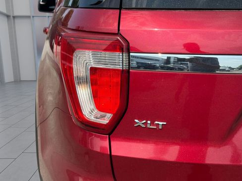 Used 2016 Ford Explorer XLT w/ Equipment Group 202A AWD/4WD image 9
