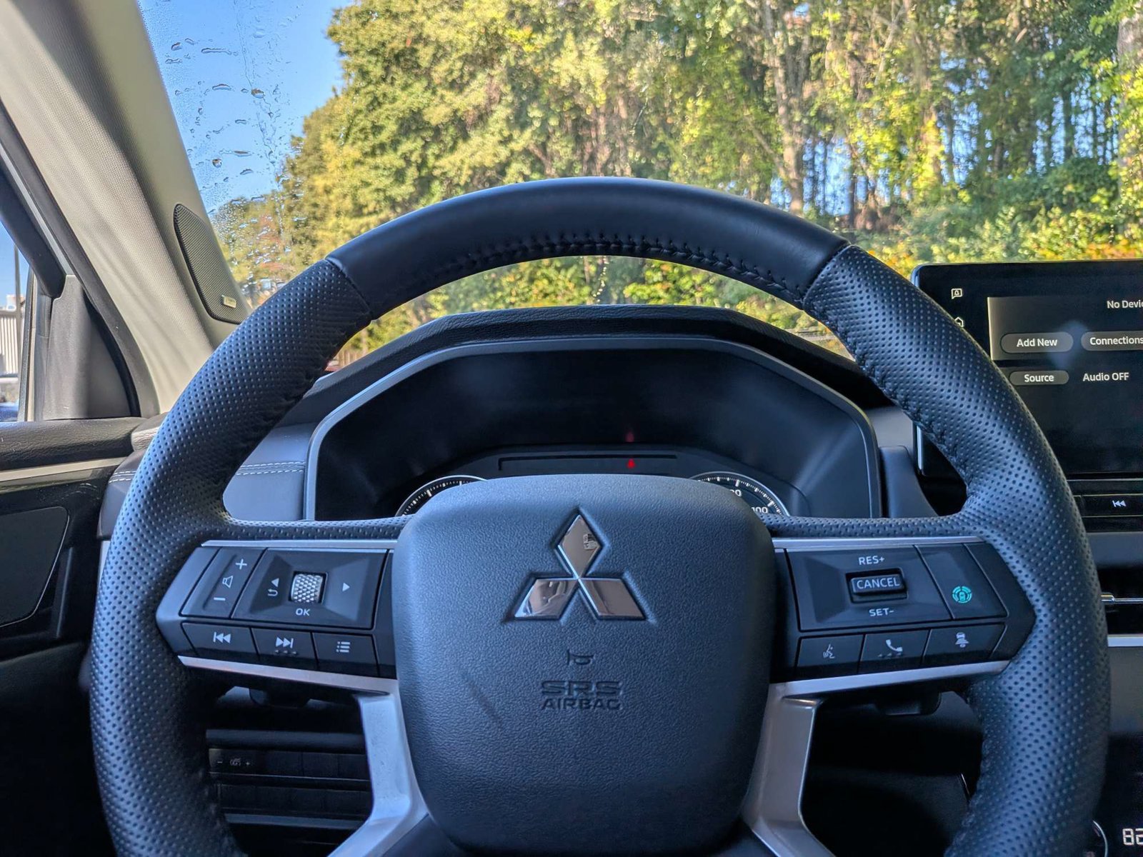 Used 2025 Mitsubishi Outlander AWD image 28