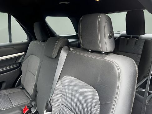 Used 2017 Ford Explorer XLT AWD/4WD image 20