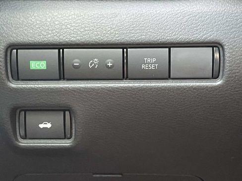 Used 2023 Nissan Sentra SR w/ SR Premium Package FWD image 22