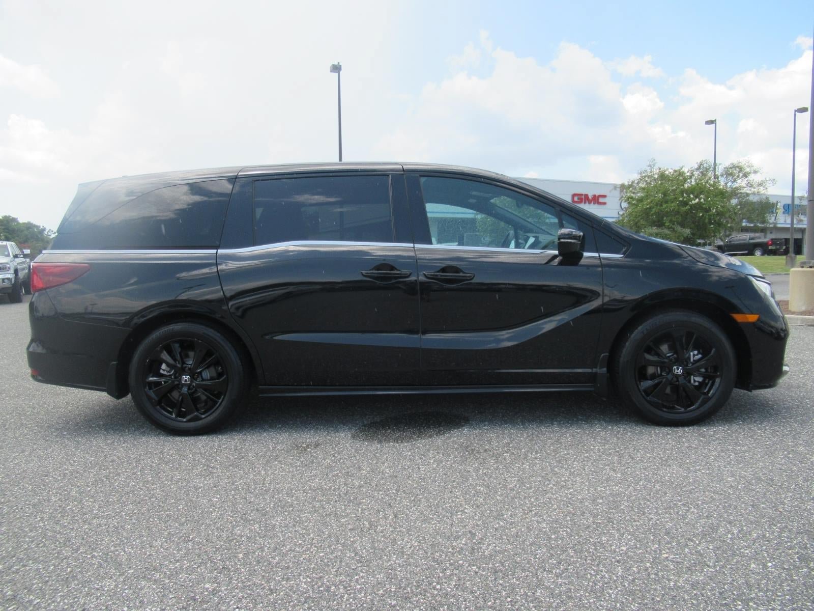 Used 2024 Honda Odyssey Sport image 2