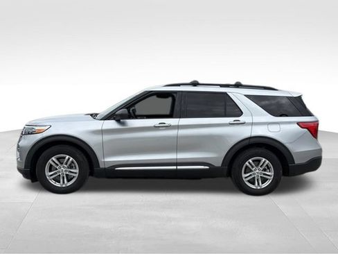 Used 2023 Ford Explorer XLT w/ Equipment Group 202A RWD image 2