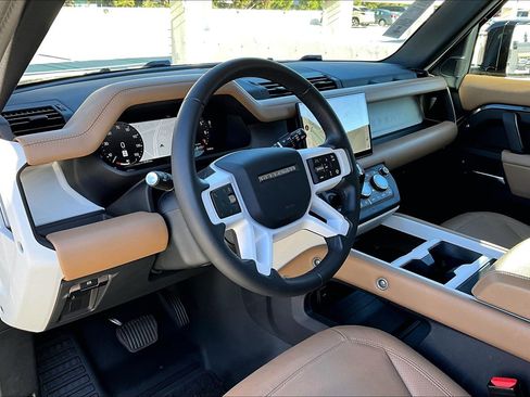 Used 2025 Land Rover Defender 110 S image 15