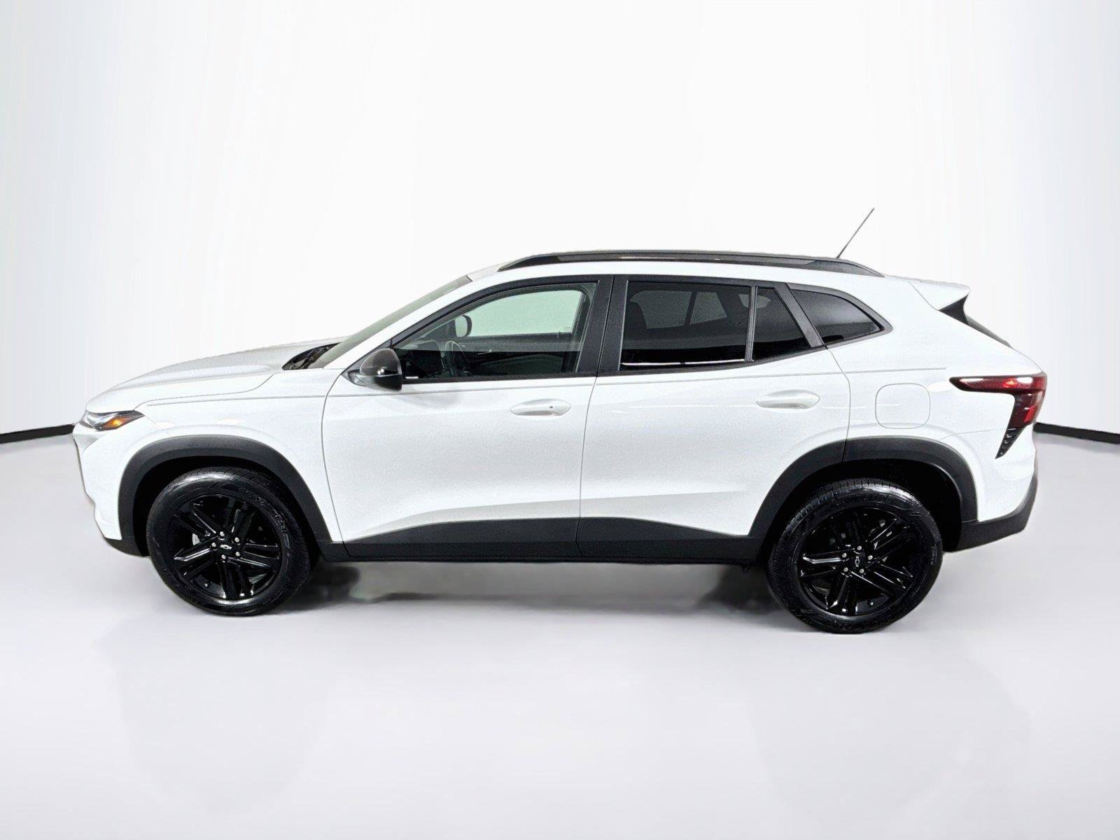 Used 2025 Chevrolet Trax ACTIV w/ Driver Confidence Package FWD image 2