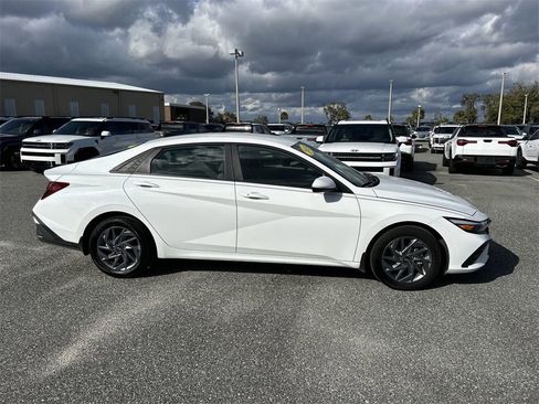 Certified 2024 Hyundai Elantra SEL image 8