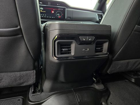 Used 2024 GMC Sierra 1500 AT4 w/ Technology Package image 30