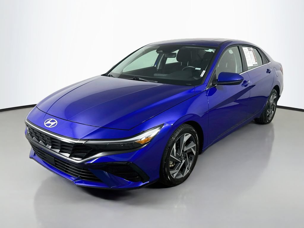 Used 2025 Hyundai Elantra SEL FWD image 3