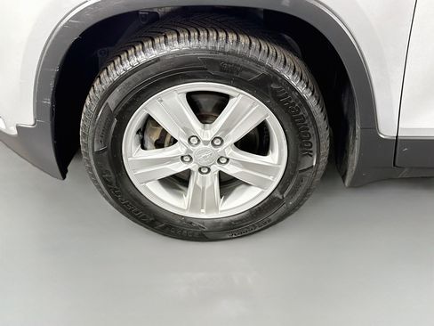 Used 2019 Chevrolet Trax LS FWD image 36