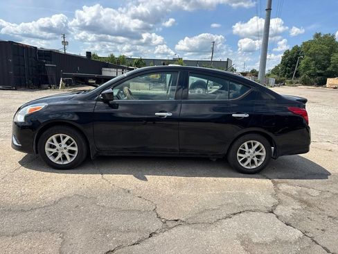 Used 2015 Nissan Versa SV w/ SV Appearance Package FWD image 2
