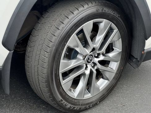 Used 2022 Toyota RAV4 XLE Premium AWD/4WD image 9