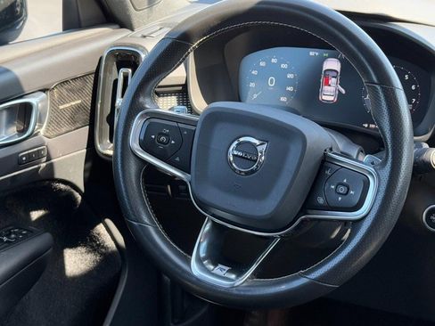 Used 2020 Volvo XC40 T5 R-Design image 13