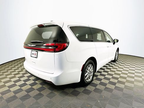 Certified 2024 Chrysler Pacifica Touring-L image 11