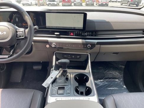 New 2026 Kia Carnival FWD image 11