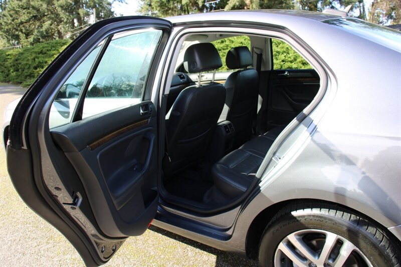 Used 2005 Volkswagen Jetta 2.5 FWD image 15