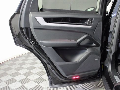 Certified 2026 Porsche Cayenne E-Hybrid Coupe AWD/4WD image 33
