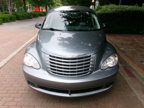 Used 2009 Chrysler PT Cruiser FWD image 2