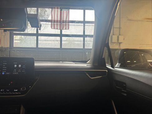 Used 2025 Toyota Corolla Cross LE image 34