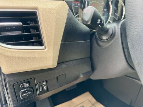 Used 2016 Toyota Corolla LE image 21