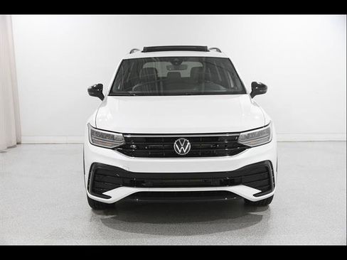 Certified 2024 Volkswagen Tiguan SE R-Line AWD/4WD image 2
