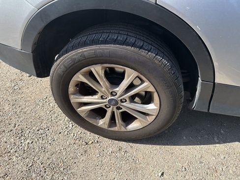 Used 2018 Ford Escape SE image 16