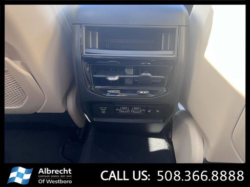 New 2025 Jeep Grand Cherokee Limited w/ Luxury Tech Group II image 19