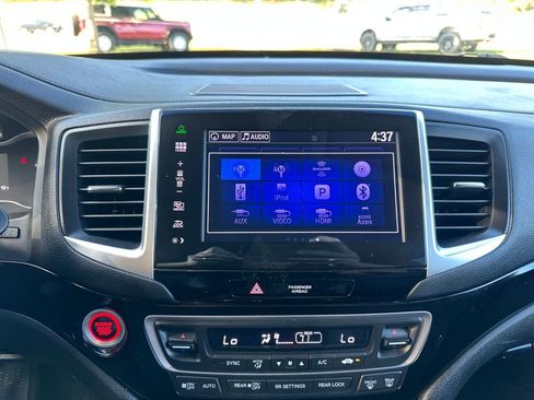 Used 2016 Honda Pilot Touring image 19