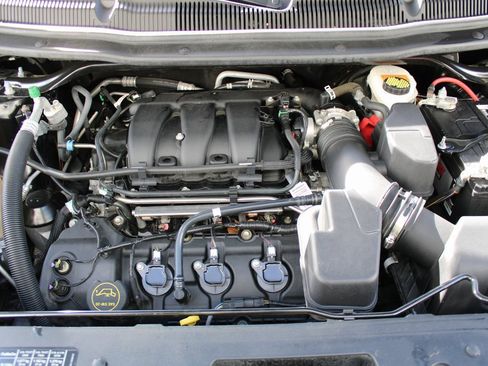 Used 2018 Ford Explorer XLT w/ Equipment Group 202A image 12