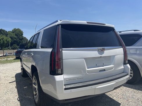 Used 2016 Cadillac Escalade Premium AWD/4WD image 13