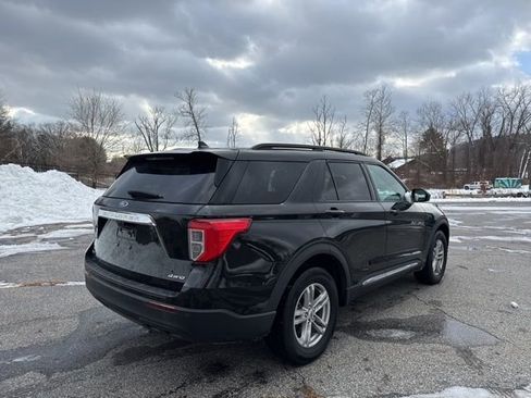 Certified 2023 Ford Explorer XLT image 3