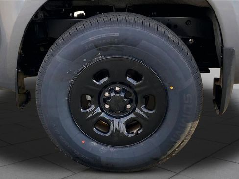 Used 2023 Nissan Frontier S w/ Technology Package RWD image 11