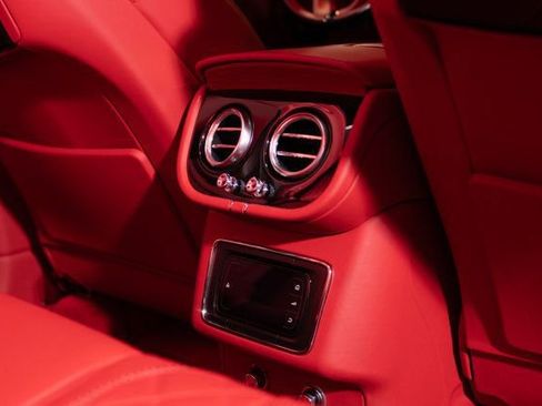 Used 2019 Bentley Bentayga image 31