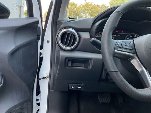 New 2025 Nissan Versa SR w/ Trunk Package image 23