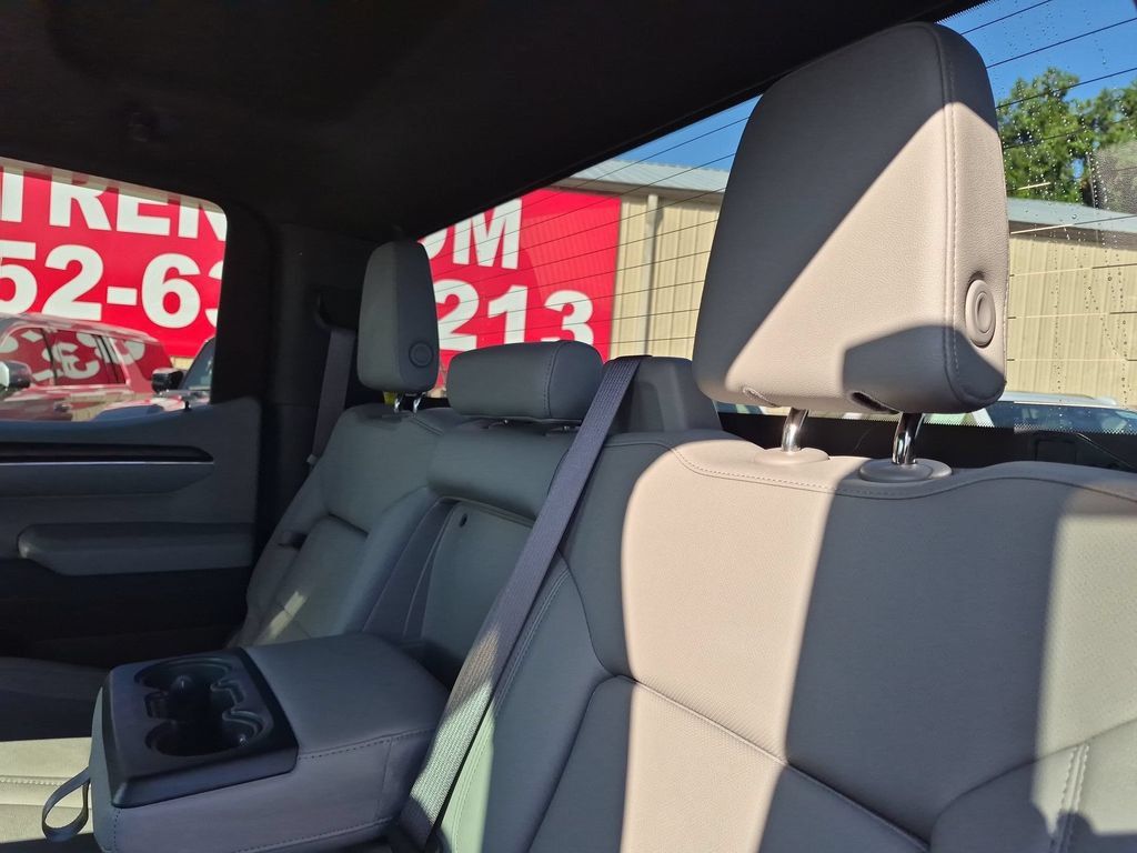 Used 2022 GMC Sierra 1500 SLT w/ SLT Premium Package AWD/4WD image 27