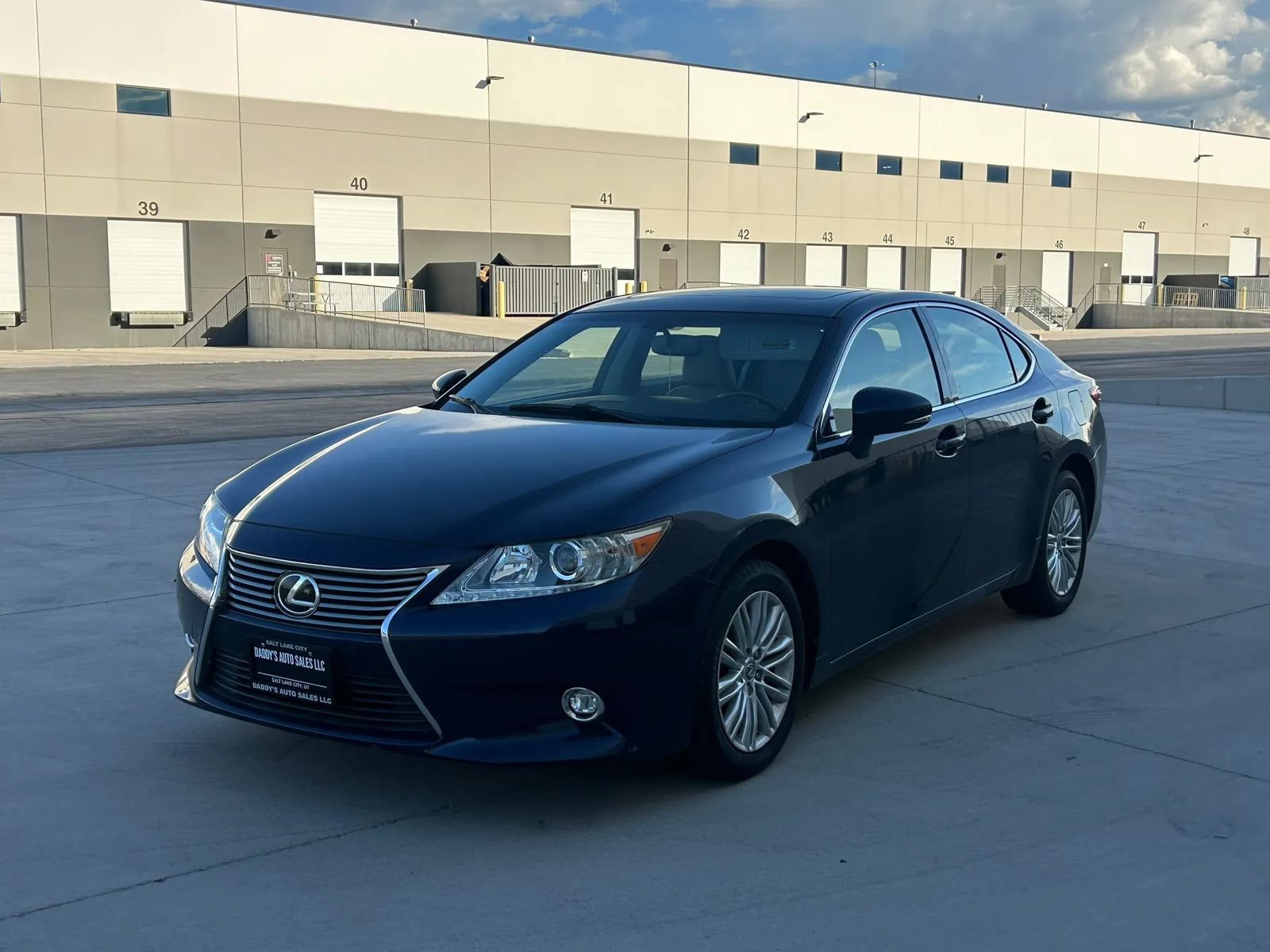 Used 2015 Lexus ES 350 w/ Luxury Package FWD image 1