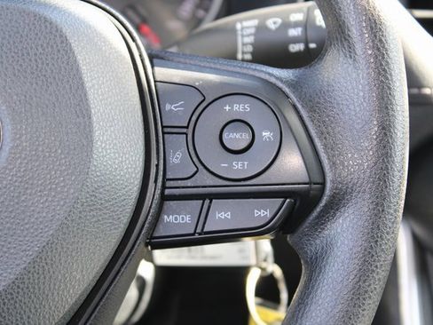 Used 2022 Toyota RAV4 LE image 16