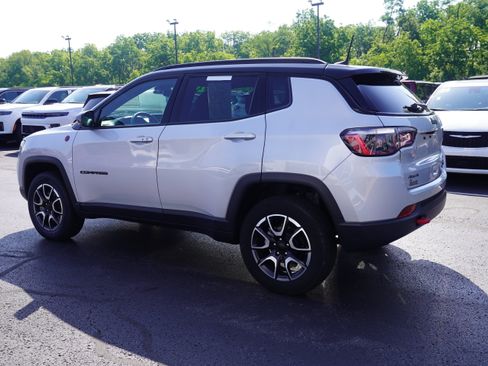 Used 2024 Jeep Compass Trailhawk AWD/4WD image 8