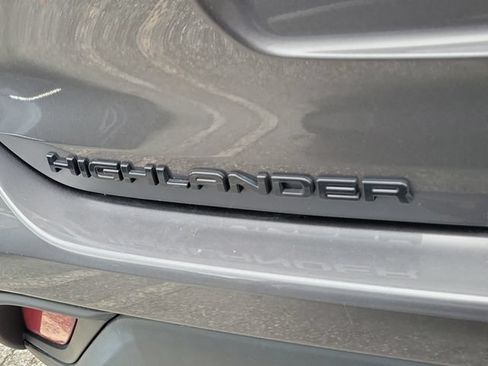 Used 2023 Toyota Highlander XLE FWD image 5