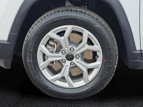 Used 2025 Jeep Compass Latitude AWD/4WD image 8