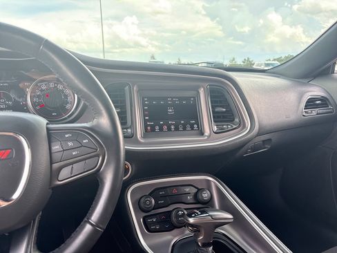 Used 2022 Dodge Challenger SXT RWD image 19