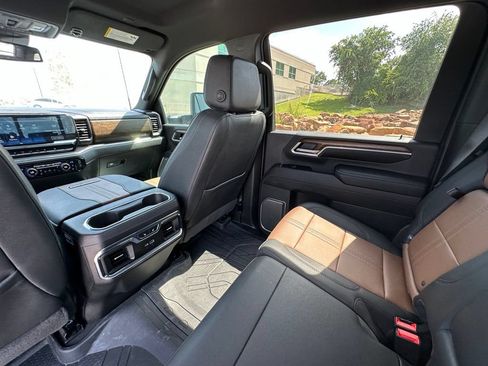 Used 2025 Chevrolet Silverado 3500 High Country AWD/4WD image 34