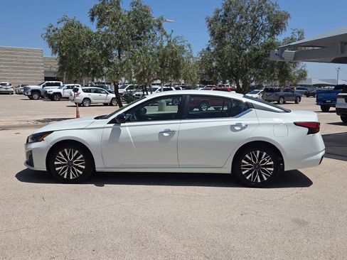 Used 2025 Nissan Altima 2.5 SV FWD image 5