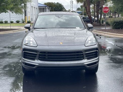 Used 2023 Porsche Cayenne AWD/4WD image 3