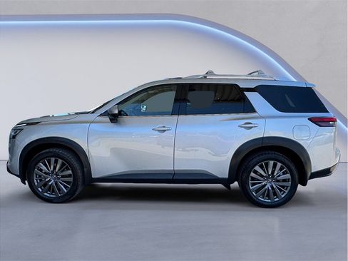 Used 2022 Nissan Pathfinder SL w/ SL Premium Package FWD image 3