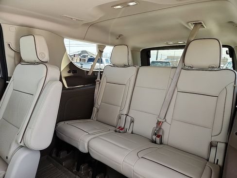 Used 2021 GMC Yukon XL Denali w/ Denali Premium Package image 5