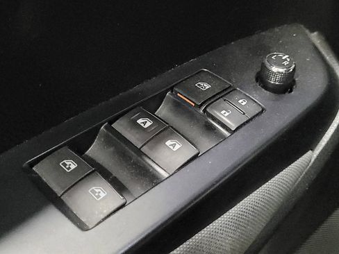 Used 2019 Toyota Highlander LE AWD/4WD image 27
