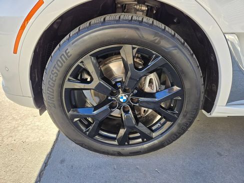 Used 2021 BMW X7 xDrive40i w/ Premium Package AWD/4WD image 8
