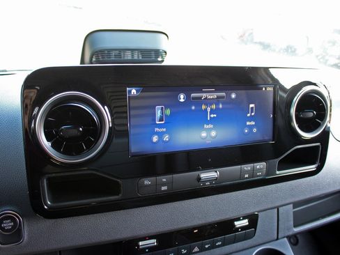 Used 2025 Mercedes-Benz Sprinter 2500 image 16